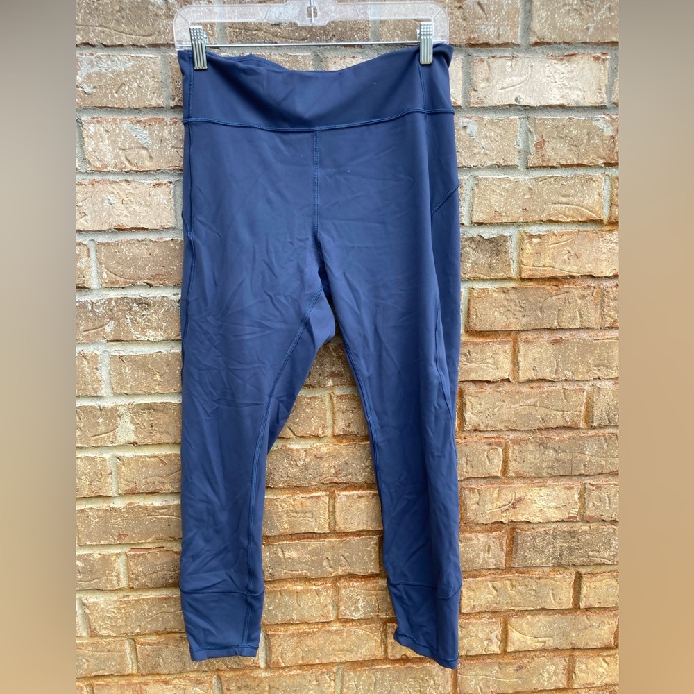 Lululemon Pace Rival Mid-Rise Crop leggings in a navy blue